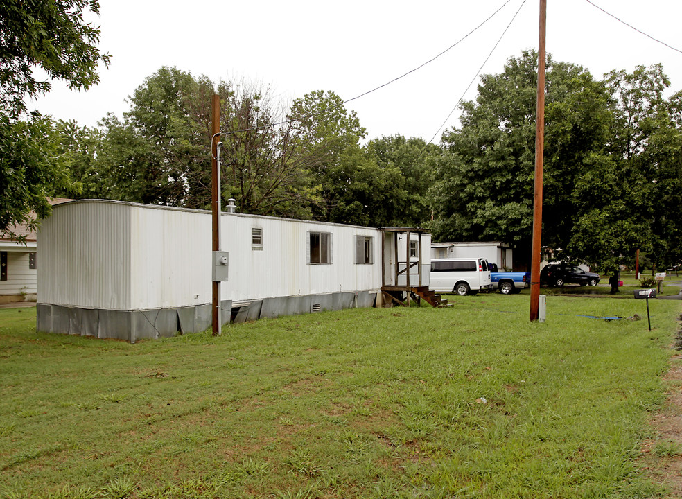 404 Lincoln St in Lonoke, AR - Building Photo