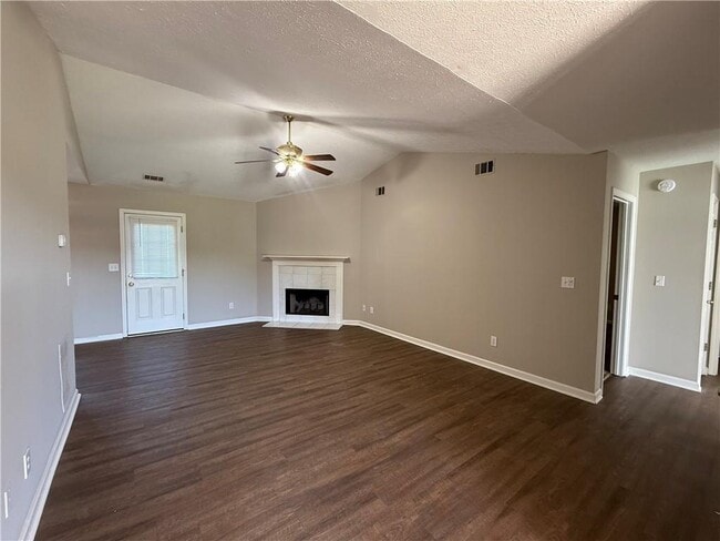 6079 Daffodil Dr in Flowery Branch, GA - Building Photo - Building Photo