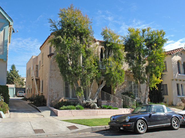 340 N Genesee Ave in Los Angeles, CA - Foto de edificio - Building Photo