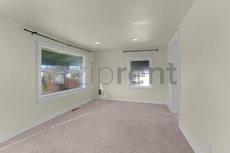 5526 S Avon St in Seattle, WA - Building Photo - Building Photo