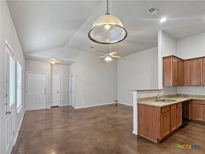 236 Anne Louise Dr in New Braunfels, TX - Foto de edificio - Building Photo