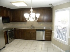 102 W Lake Cir in Madison, AL - Building Photo - Building Photo