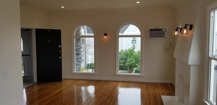 401-407 N Ogden Dr in Los Angeles, CA - Building Photo - Interior Photo