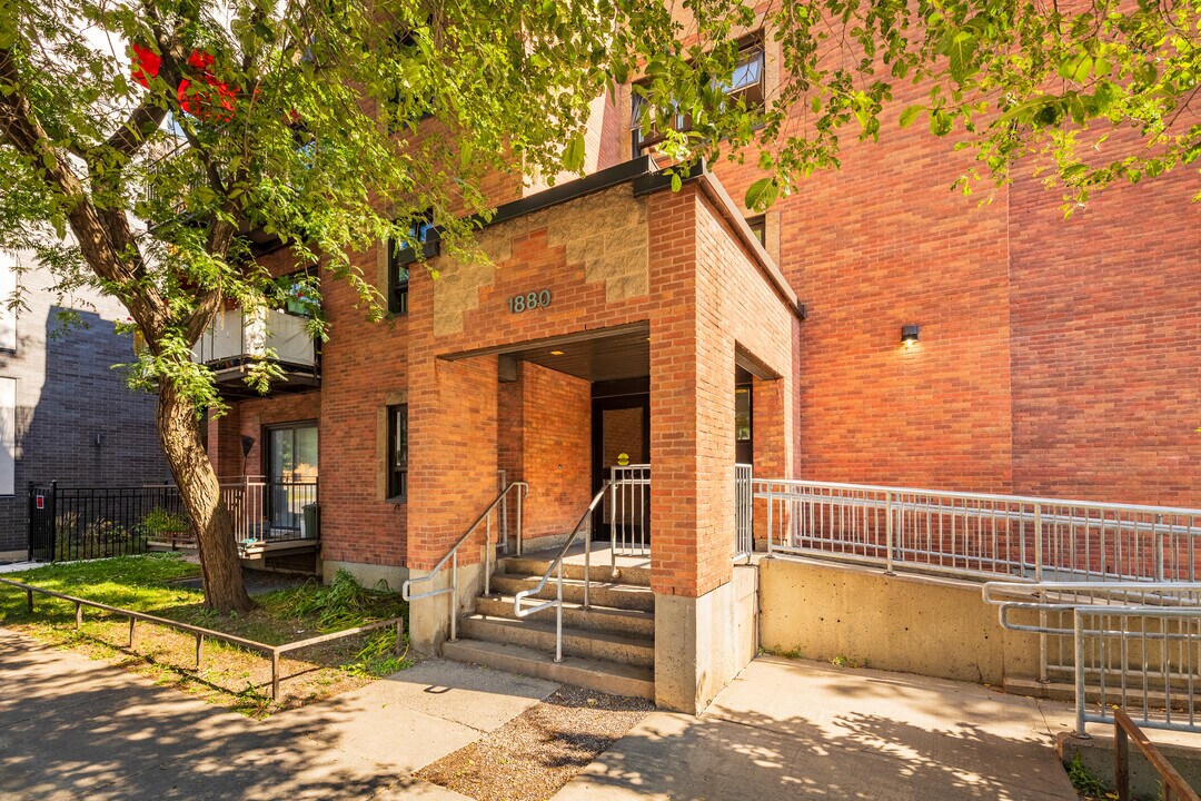 1880 René Lévesque Boul E in Montréal, QC - Building Photo