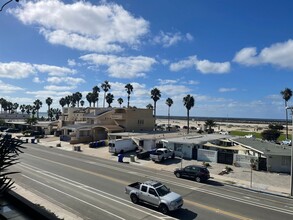 5155 W Point Loma Blvd in San Diego, CA - Building Photo - Building Photo