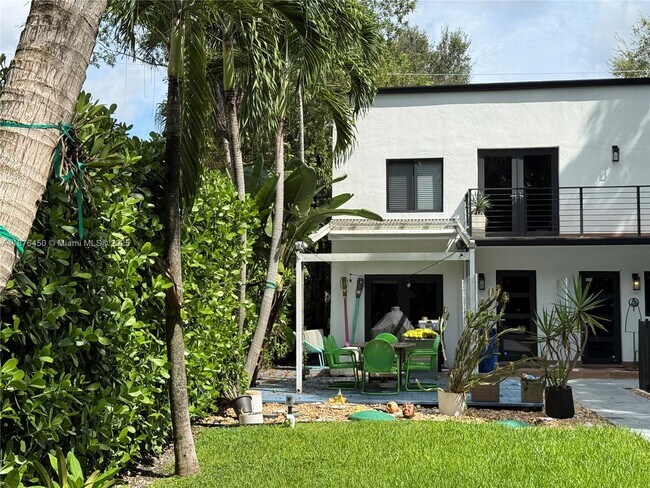 3775 Kumquat Ave in Miami, FL - Building Photo - Building Photo