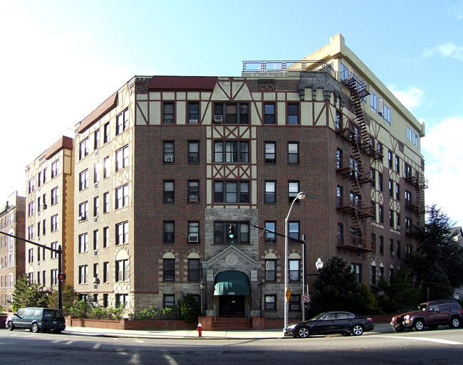 Shakespeare Apartments in West New York, NJ - Building Photo - Building Photo