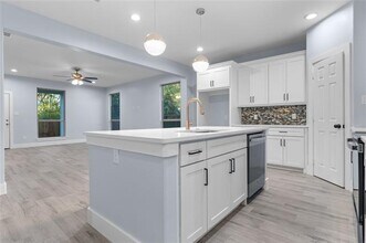 520 E 5th St in Bonham, TX - Building Photo - Building Photo