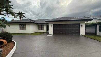215 NW 136th Ct in Miami, FL - Building Photo - Building Photo