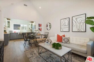 2419 Walnut Ave in Los Angeles, CA - Building Photo - Building Photo
