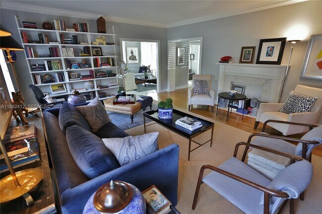 2828 Segovia St in Coral Gables, FL - Foto de edificio - Building Photo