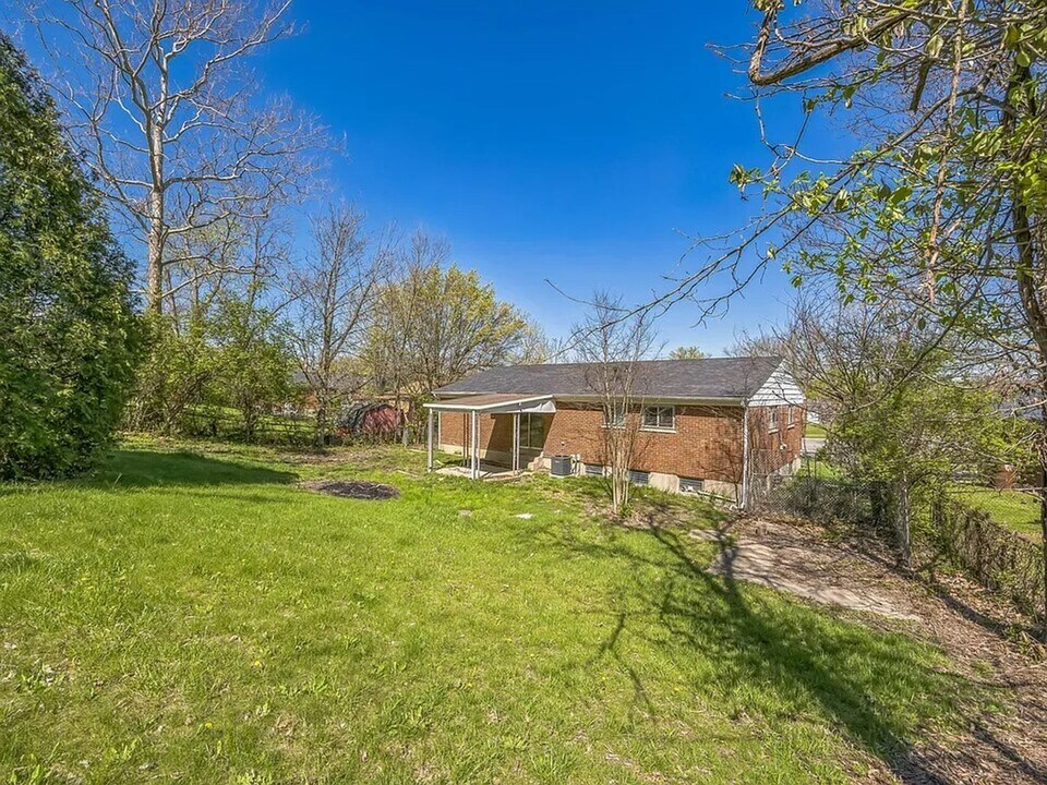9528 Trafford Ct in Cincinnati, OH - Building Photo