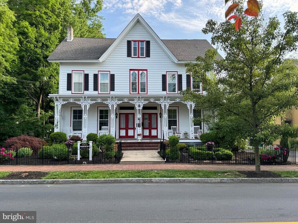 220 Stockton St in Hightstown, NJ - Building Photo