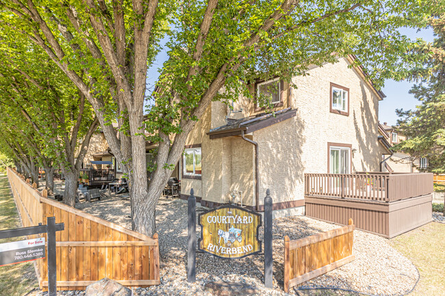 Courtyard Of Riverbend in Edmonton, AB - Building Photo - Building Photo