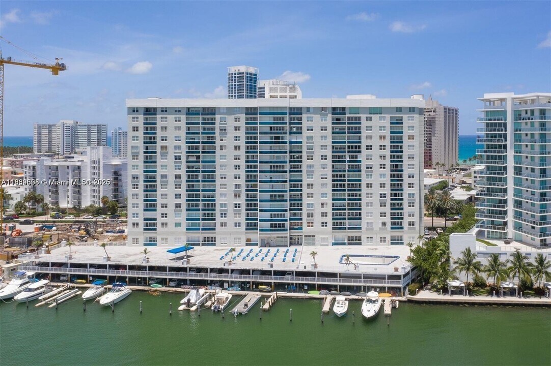 6770 Indian Creek Dr, Unit T-F in Miami Beach, FL - Foto de edificio