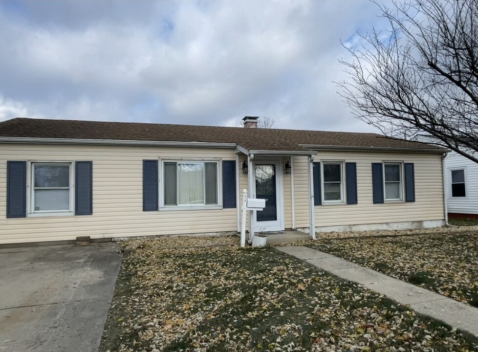 14 Bristol Ave in Romeoville, IL - Building Photo