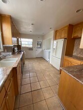 2019 S Longwood Ave, Unit 2019 South Longwood Avenu in Los Angeles, CA - Foto de edificio - Building Photo