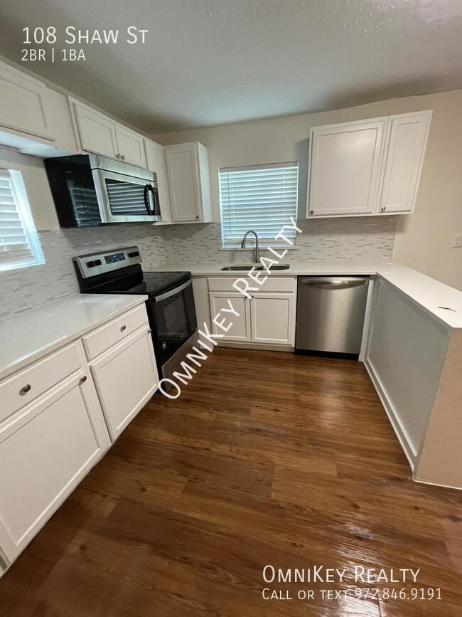 108 Shaw St in Tom Bean, TX - Foto de edificio - Building Photo