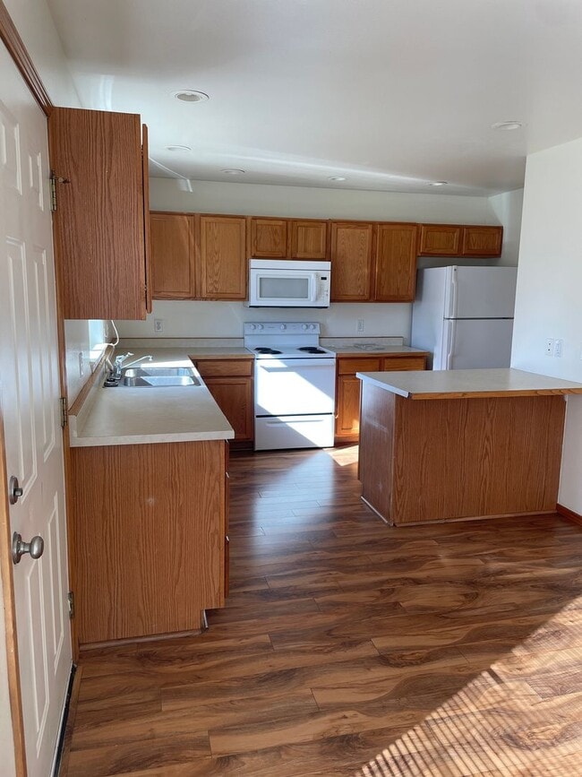 1990 Greatview Dr in Kalispell, MT - Building Photo - Building Photo
