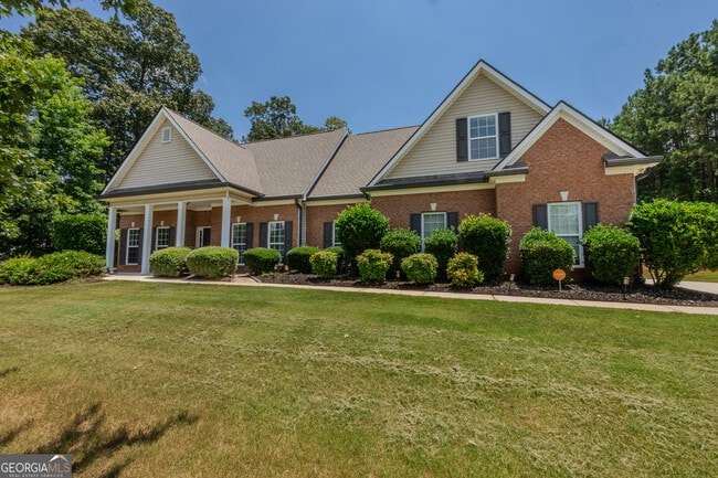 property at 120 Rosebay Ln