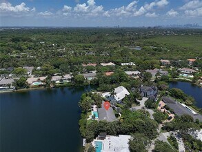 415 Rovino Ave in Coral Gables, FL - Foto de edificio - Building Photo