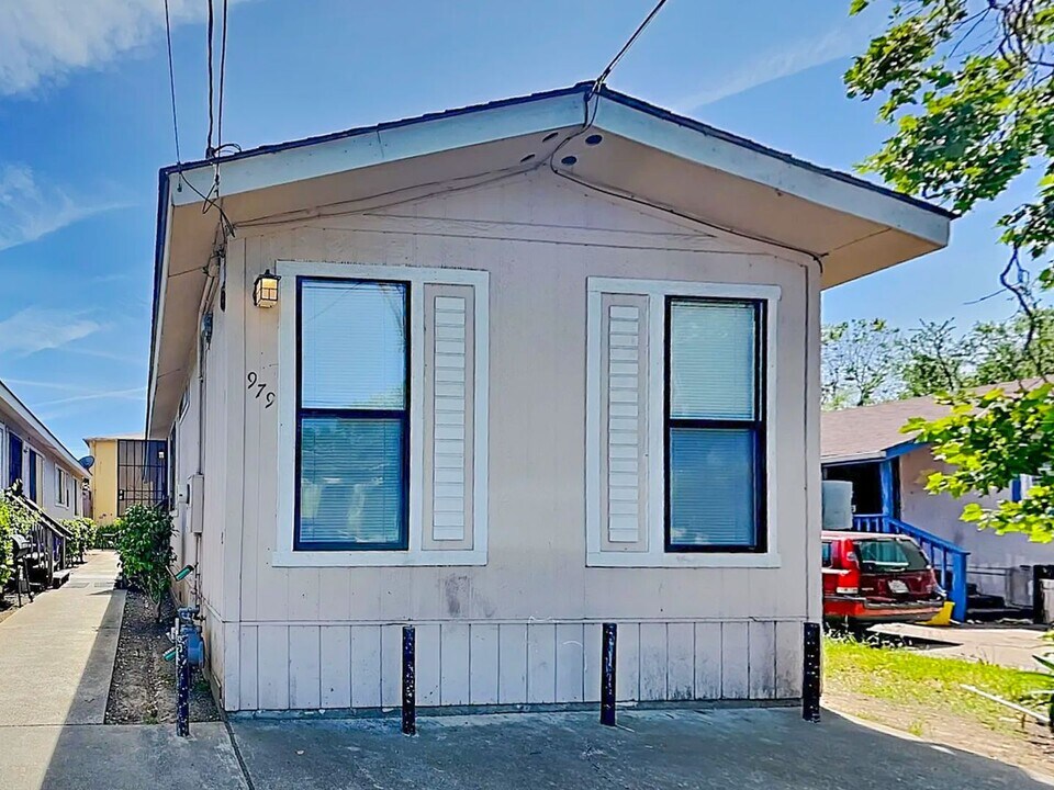 979 45th St in Oakland, CA - Foto de edificio