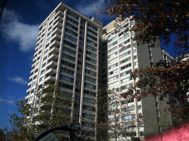 4500 N Park Ave, Unit 804 in Chevy Chase, MD - Foto de edificio - Building Photo