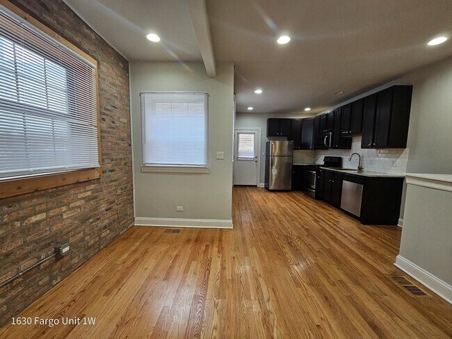 1630 W Fargo Ave, Unit 2W in Chicago, IL - Building Photo - Building Photo