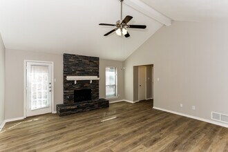 3309 Sara Dr in Rowlett, TX - Foto de edificio - Building Photo