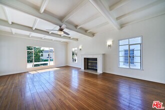 1087 S Genesee Ave in Los Angeles, CA - Building Photo - Building Photo