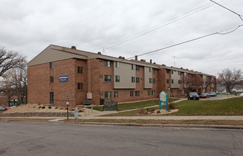 Russell Arms Apartments in Sauk Rapids, MN - Building Photo - Building Photo