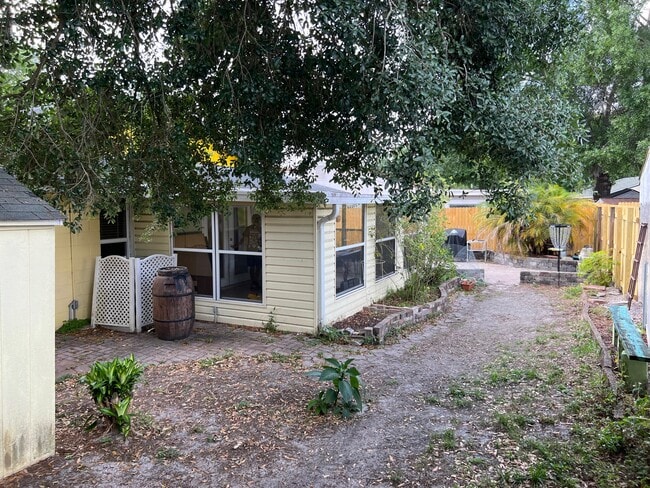 2909 Cedaridge Dr in Tampa, FL - Foto de edificio - Building Photo