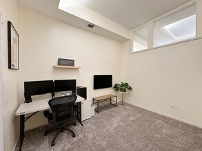 208 W Washington St, Unit 507 in Chicago, IL - Building Photo - Building Photo