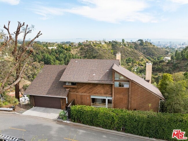 1260 Linda Flora Dr in Los Angeles, CA - Building Photo - Building Photo