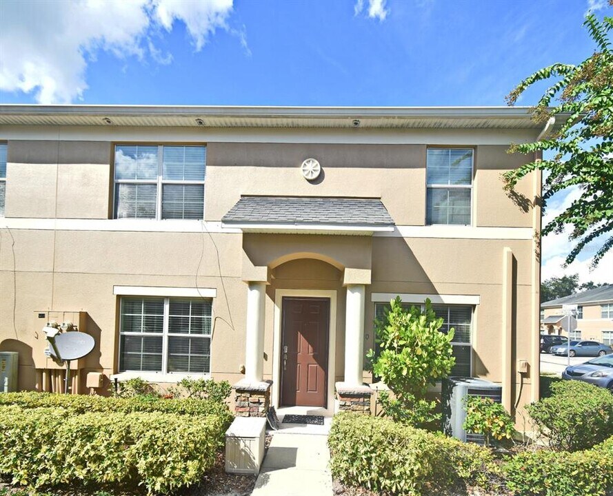 200 Carina Cir in Sanford, FL - Foto de edificio