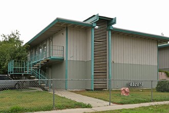 Sierra Pine Apartments in Fresno, CA - Building Photo - Building Photo