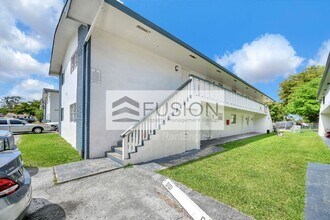 881 SW 74th Terrace in North Lauderdale, FL - Building Photo - Building Photo