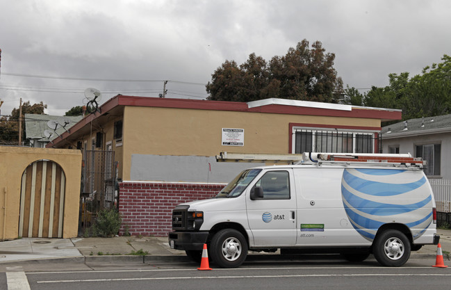 5116 Bancroft Ave in Oakland, CA - Building Photo - Building Photo