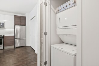 229 W Hubbard St in Chicago, IL - Building Photo - Building Photo