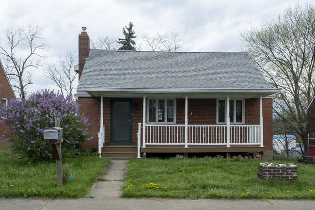 property at 713 Overhill Dr