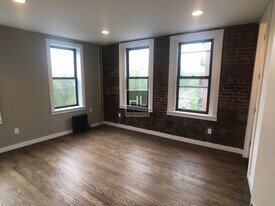 RIVERSIDE DRIVE / Spacious Riverside Drive in New York, NY - Building Photo