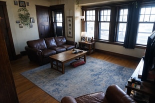 3284 N Oakland Ave in Milwaukee, WI - Building Photo