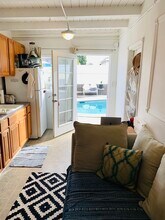 1925 Rochester Cir, Unit pool room in Los Angeles, CA - Foto de edificio - Building Photo