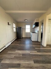 25 Auburn Ave in Bay Shore, NY - Building Photo - Building Photo