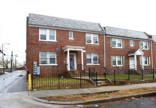 1269 Raum St NE in Washington, DC - Foto de edificio - Building Photo