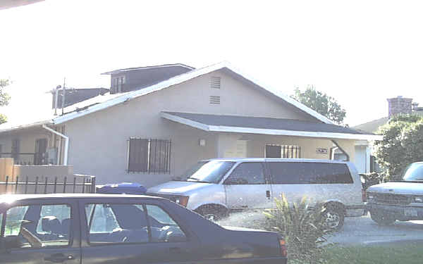 5230 Riverton Ave in North Hollywood, CA - Foto de edificio