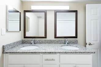 Charlton Apartments in Ann Arbor, MI - Foto de edificio - Interior Photo
