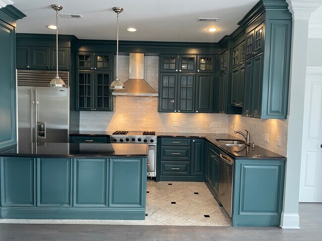 2657 N Clybourn Ave, Unit 2A in Chicago, IL - Building Photo - Building Photo