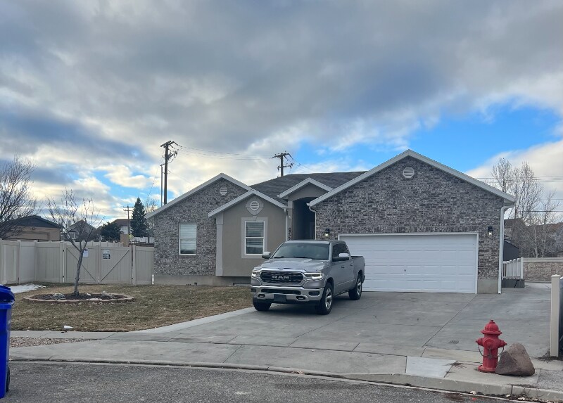 6222 Waller Ln in West Jordan, UT - Foto de edificio