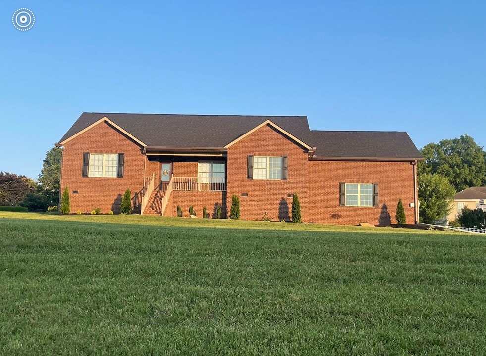 2242 Bryson Ct in Sevierville, TN - Building Photo
